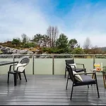 Spacious And Modern Townhouse With Parking, 3 Bedrooms * Bergen
