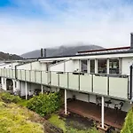 Spacious And Modern Townhouse With Parking, 3 Bedrooms *