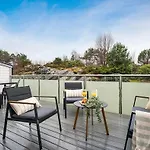 Spacious And Modern Townhouse With Parking, 3 Bedrooms Apartmán