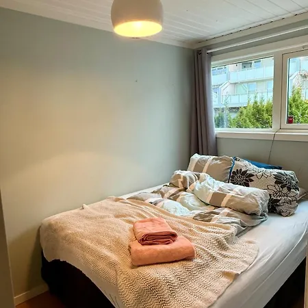 Spacious And Modern Townhouse With Parking, 3 Bedrooms Apartment Bergen
