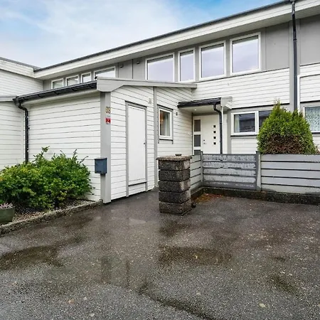 Apartment Spacious And Modern Townhouse With Parking, 3 Bedrooms Bergen