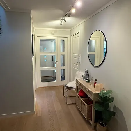 Spacious And Modern Townhouse With Parking, 3 Bedrooms Apartment Bergen
