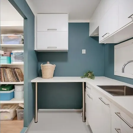 Spacious And Modern Townhouse With Parking, 3 Bedrooms Апартаменты *