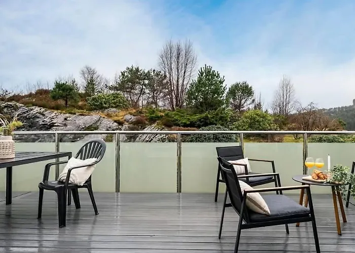 Spacious And Modern Townhouse With Parking, 3 Bedrooms * Берген