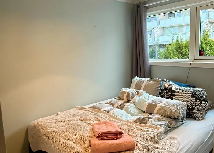 Spacious And Modern Townhouse With Parking, 3 Bedrooms Appartamento Bergen