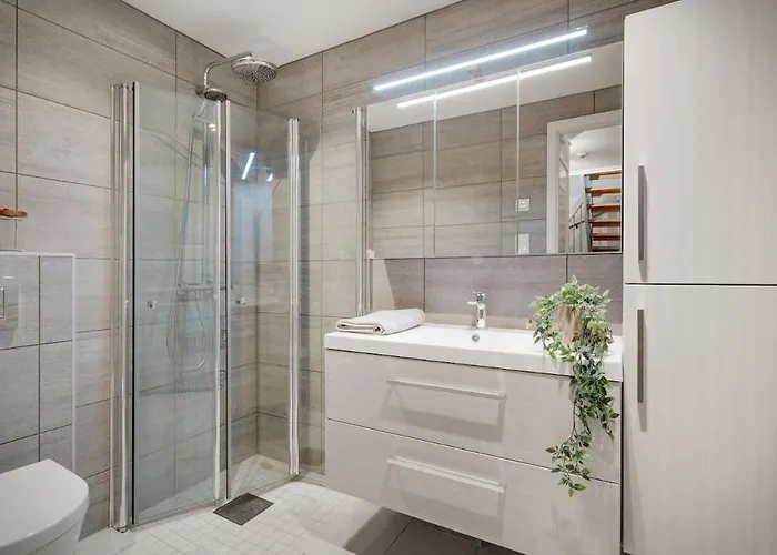 Spacious And Modern Townhouse With Parking, 3 Bedrooms Апартаменты