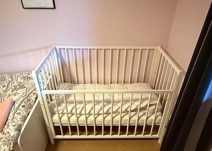 Spacious And Modern Townhouse With Parking, 3 Bedrooms