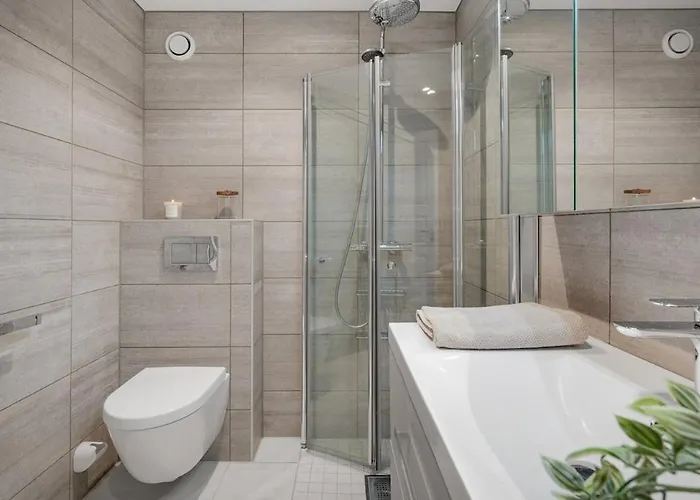 Spacious And Modern Townhouse With Parking, 3 Bedrooms * Берген