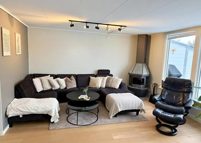 Апартаменты Spacious And Modern Townhouse With Parking, 3 Bedrooms Берген